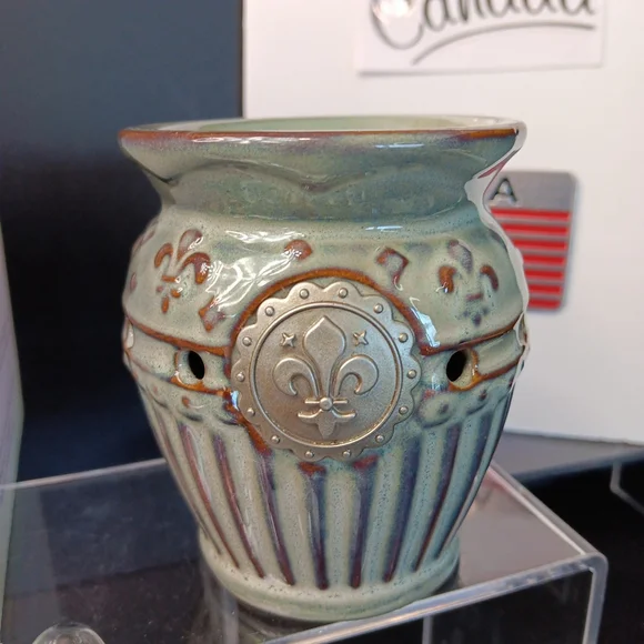SCENTSY Warmer CHARLEMAGNE Plug-In Warmer Retired Blue/Brown Artisan/Used BOX CN - Picture 4 of 16